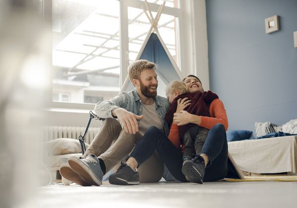 Familie kind haus gettyimages 9626275641