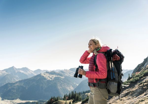 Keyvisual hk 2024 vorsorge frauen wandern